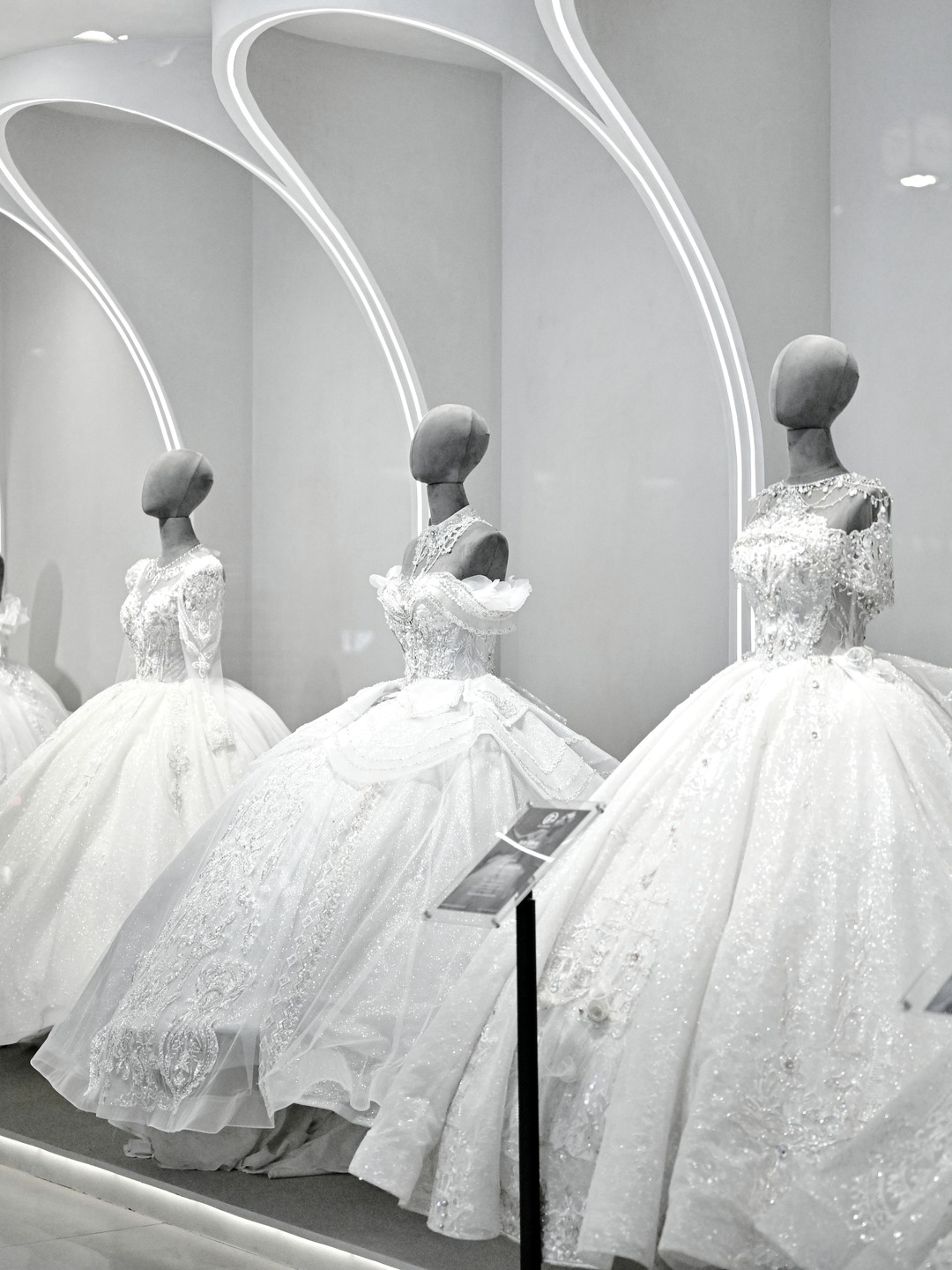 Vestidos de noiva em salão
